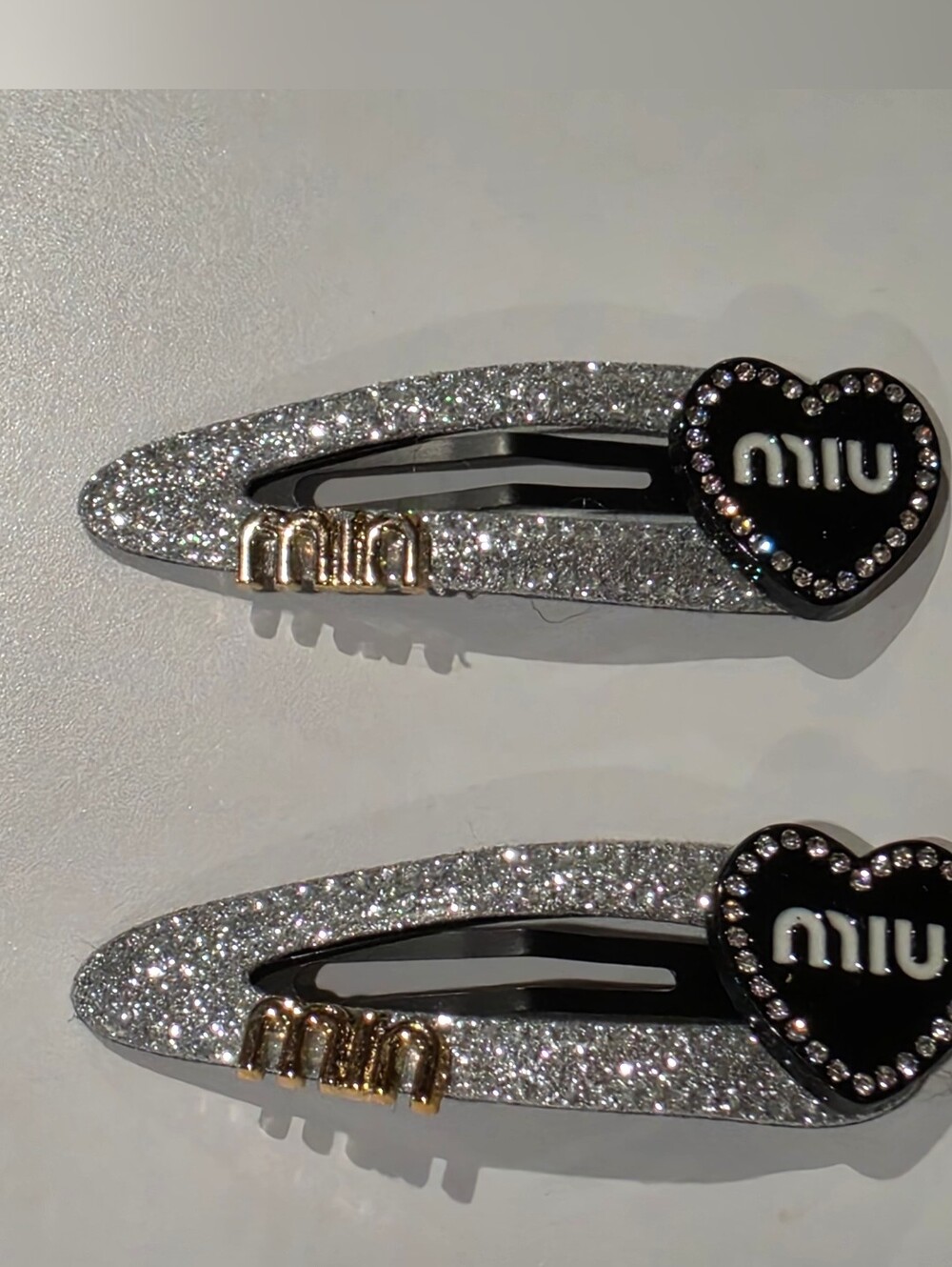 Fashion Miu Miu Glitter Silver Heart Hair Clips - Set of 2 - Picture 4 of 4